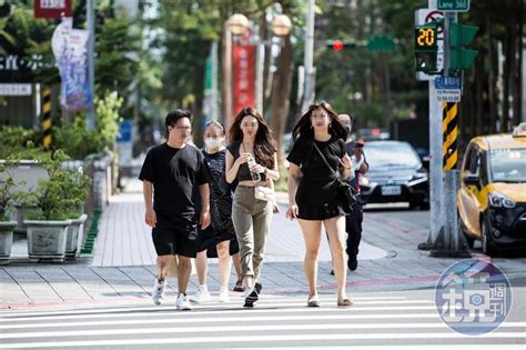 肘擊奶子|【心得】OL過馬路遭肘擊胸部 他挨罰2萬冤喊「妳的胸撞我手肘。